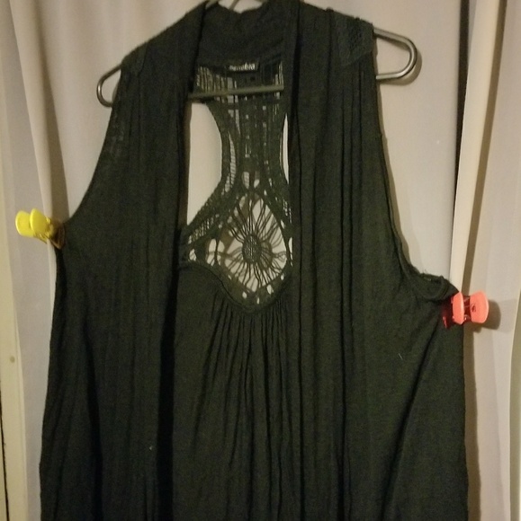 Black Vest - Picture 2 of 6